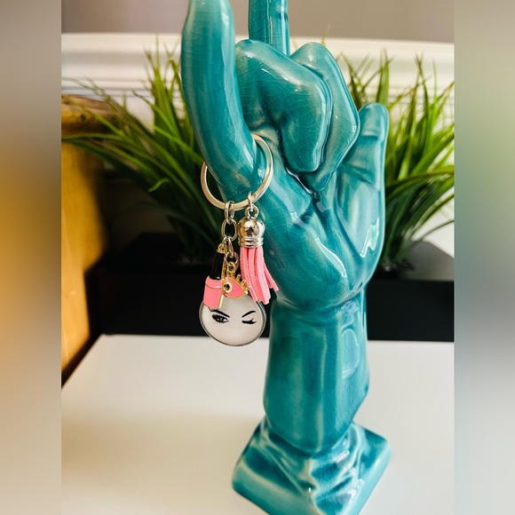 ❌❌SOLD❌❌💥Lot of 3💥Keychains tassel nail polish eye mascara makeup crown red pink - Picture 7 of 11